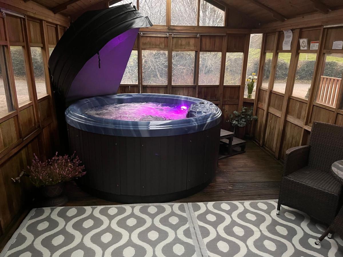Cosy Lakeside Chalet With Option To Add Private Hot Tub Duneena ภายนอก รูปภาพ